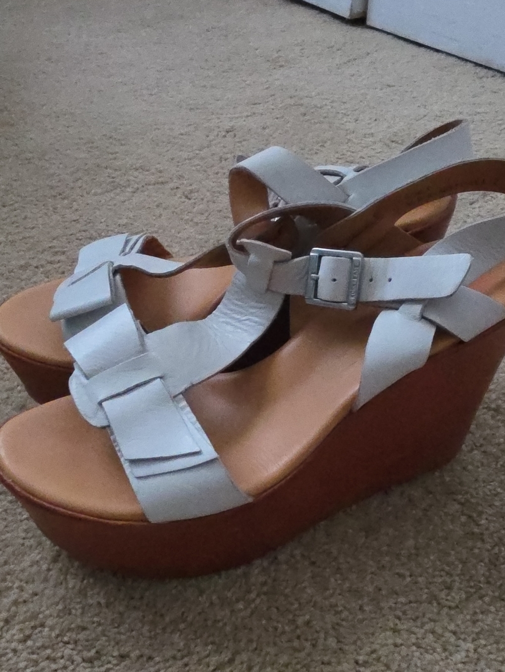 KORK-Ease Womens White Leather Platform Wedge Sandals with Buckle